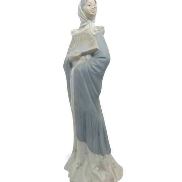 NAO By Lladro Woman with Fan Porcelain Figurine from Spain Vintage 12" Tall - Picture 2 of 10